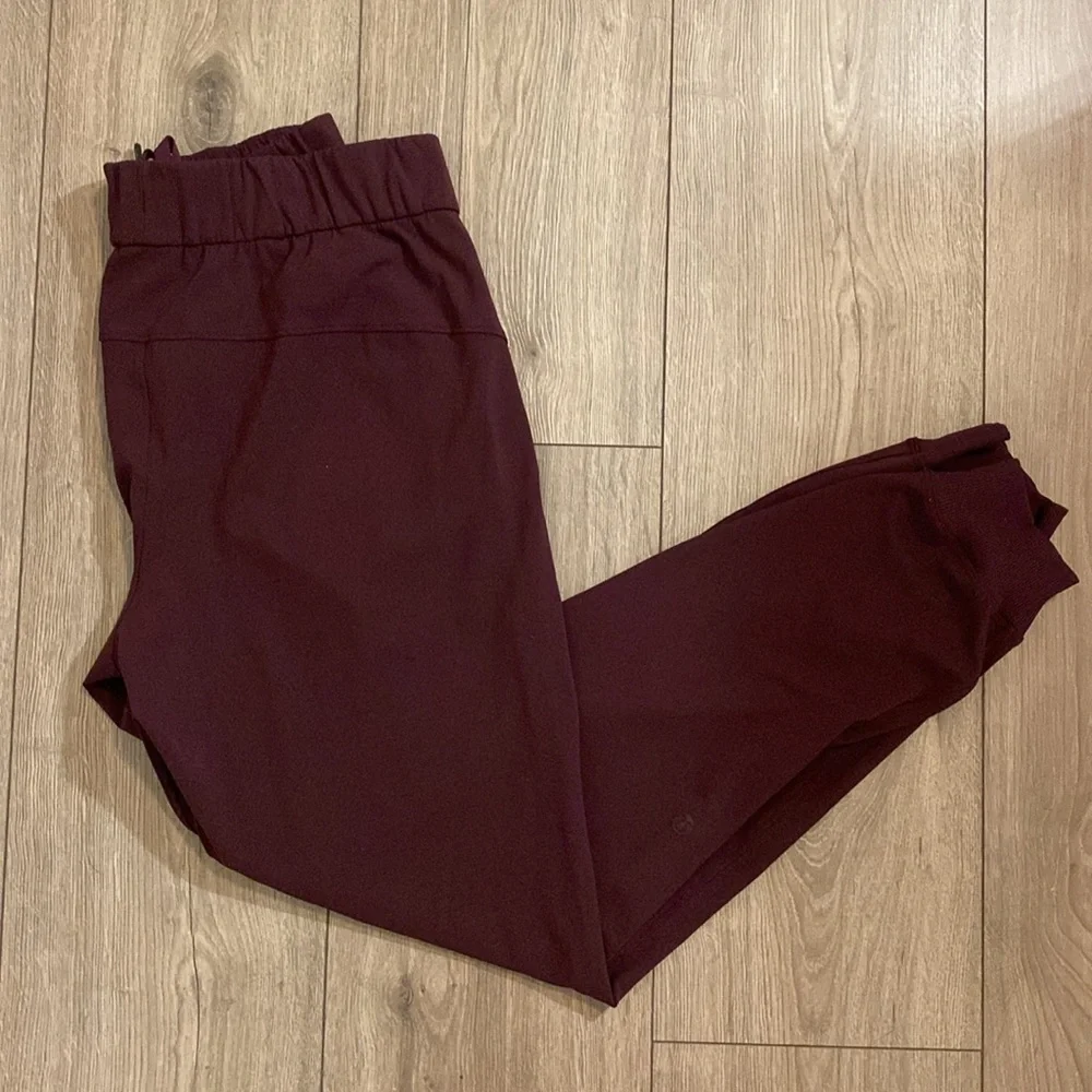 Lululemon On the Fly Jogger | Luxtreme | Garnet Maroon | Women's 4 28" inseam - Picture 6 of 14